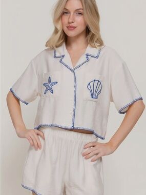 Active Basic Cream Cropped Button-Down Top and Shorts w/ Blue Trim and Sea Motif